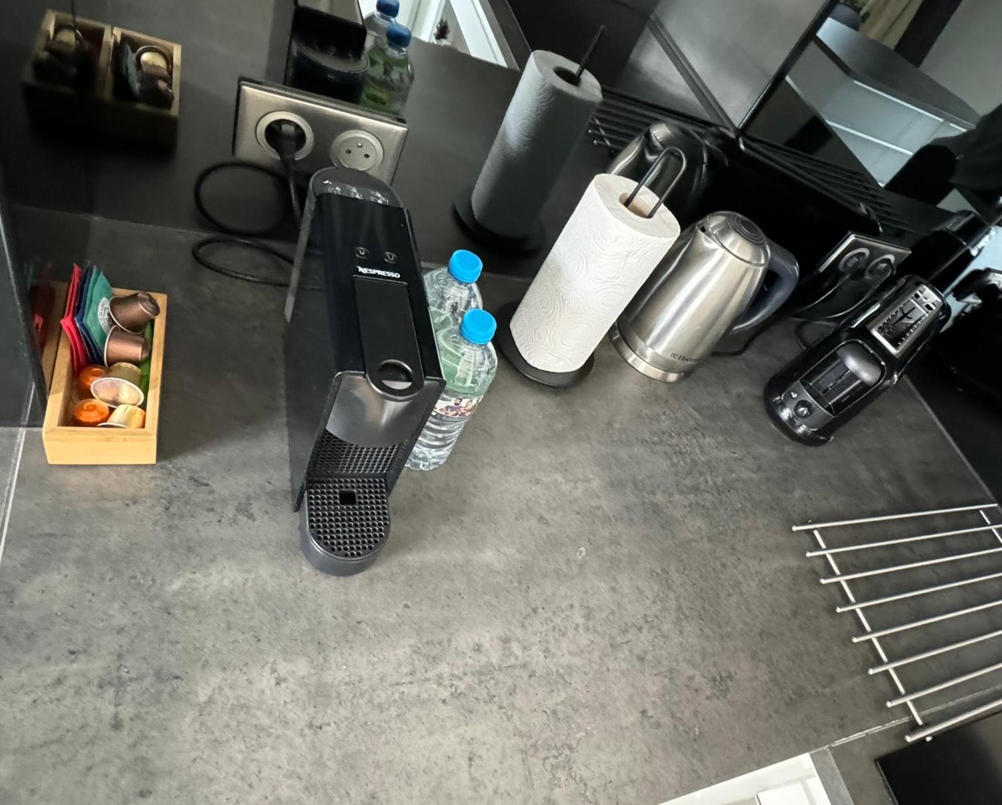 Paris Central 1 Bedroom Apartment With Ac Ngoại thất bức ảnh